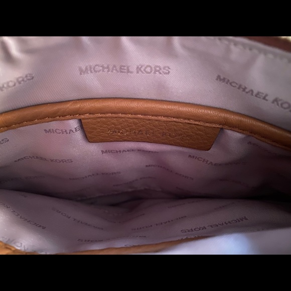 AUTHENTIC Michael Kors Cross Body Bag - Picture 5 of 7
